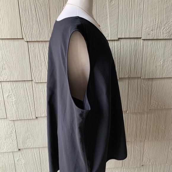 V-Neck Shell - Picture 3 of 4